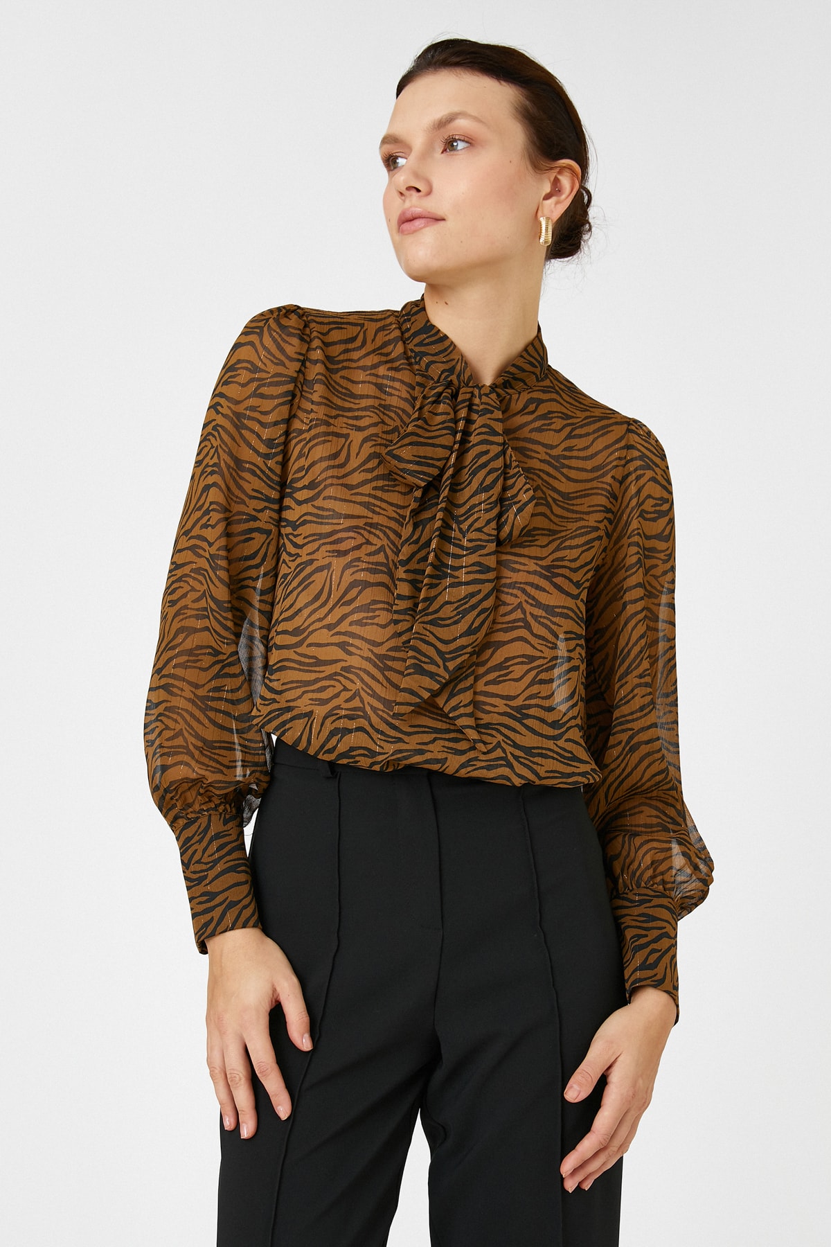 цена Женская черная блузка с рисунком Koton, коричневый
