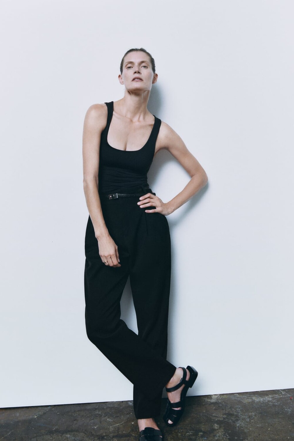 

Топ из полиамида на широких лемах ZARA, черный