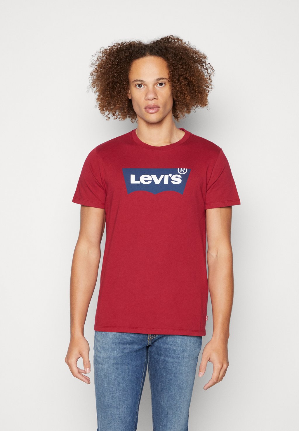 

Футболка с принтом Levi's, красный