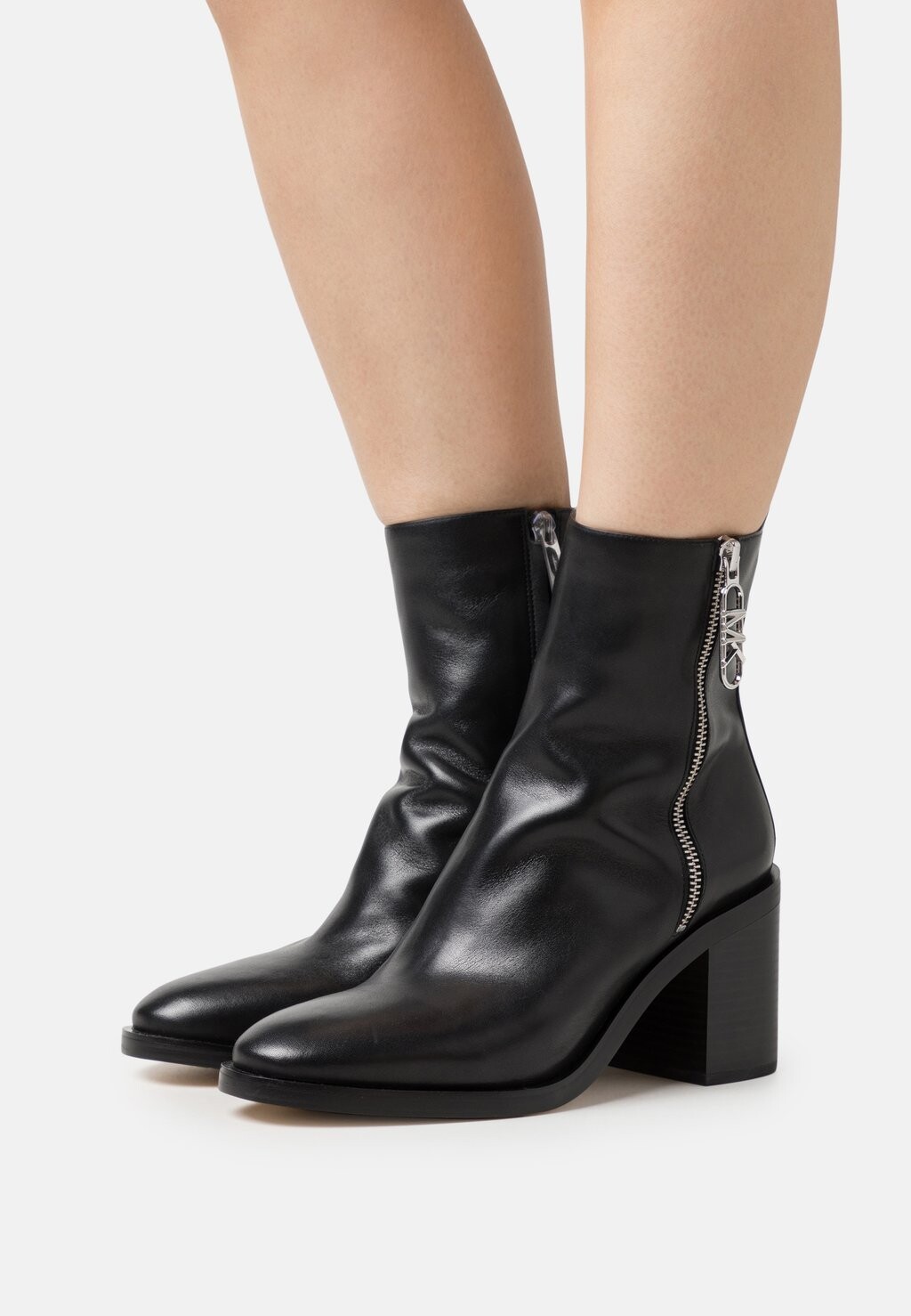 

Ботинки MICHAEL Michael Kors REGAN, черный