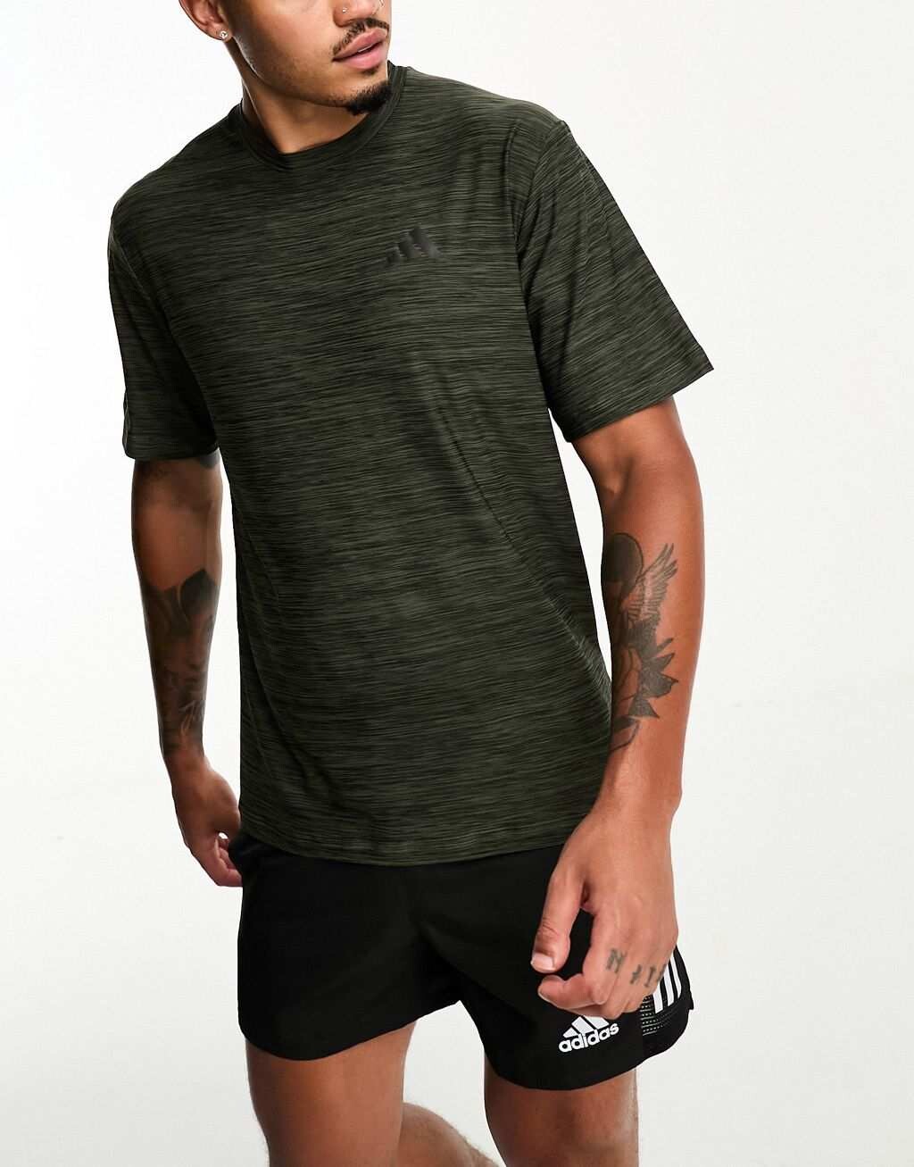 

Меланжевая футболка цвета хаки adidas Training Essentials