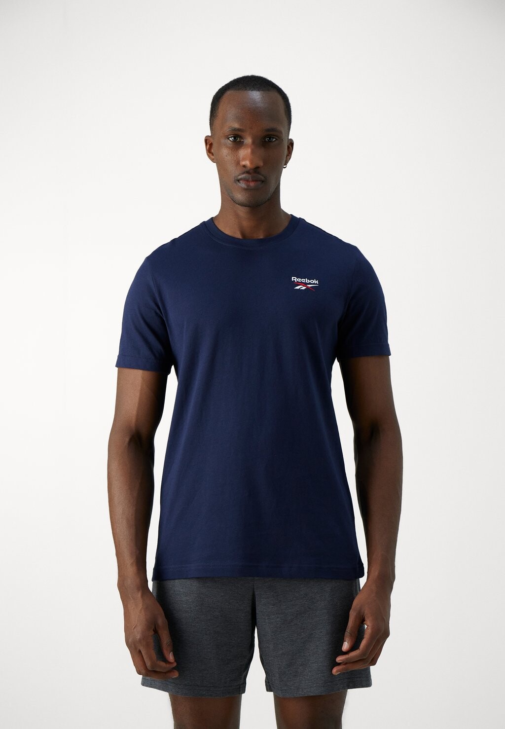 

Базовая футболка Left Chest Logo Tee Reebok, цвет dark blue