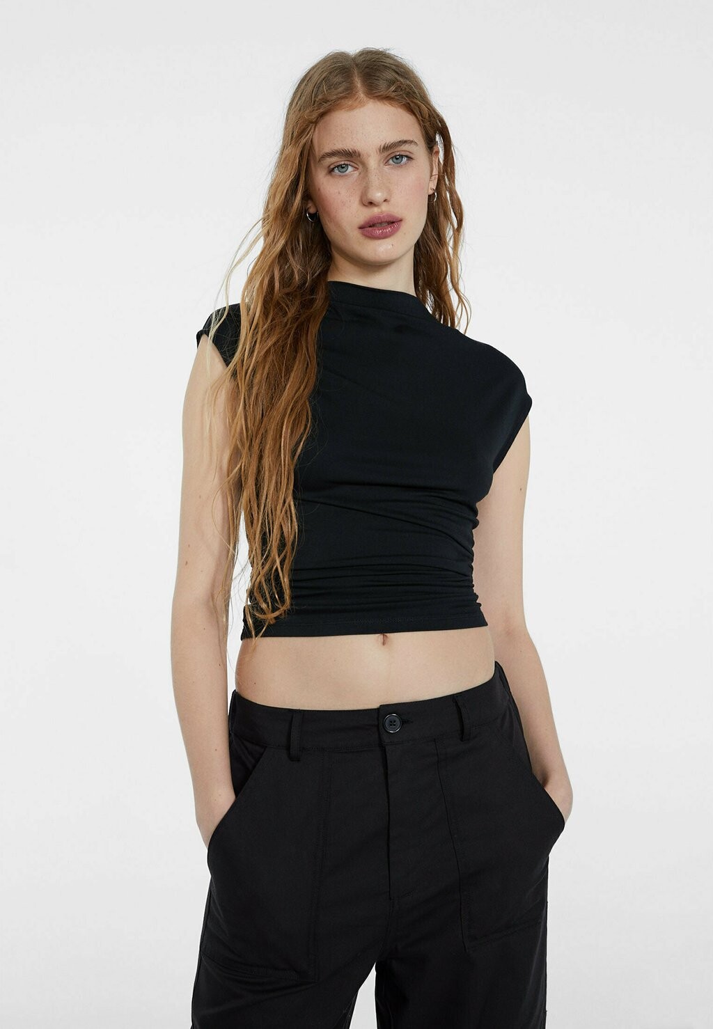 

Базовая футболка Stradivarius, черный