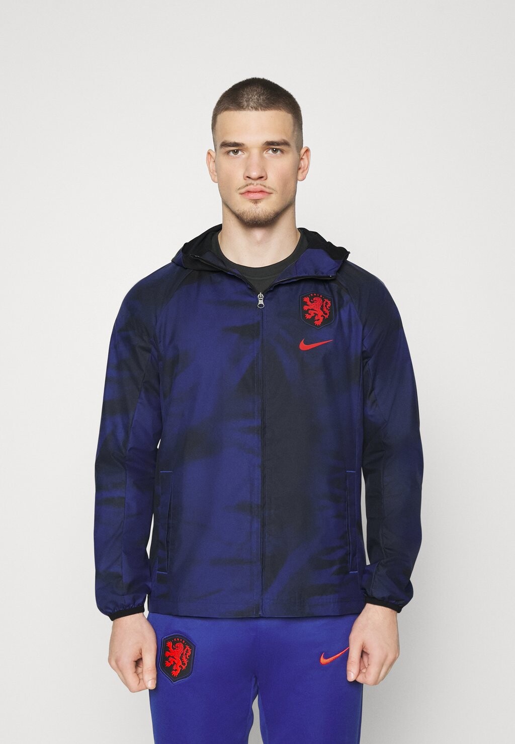 

Спортивная толстовка Nike