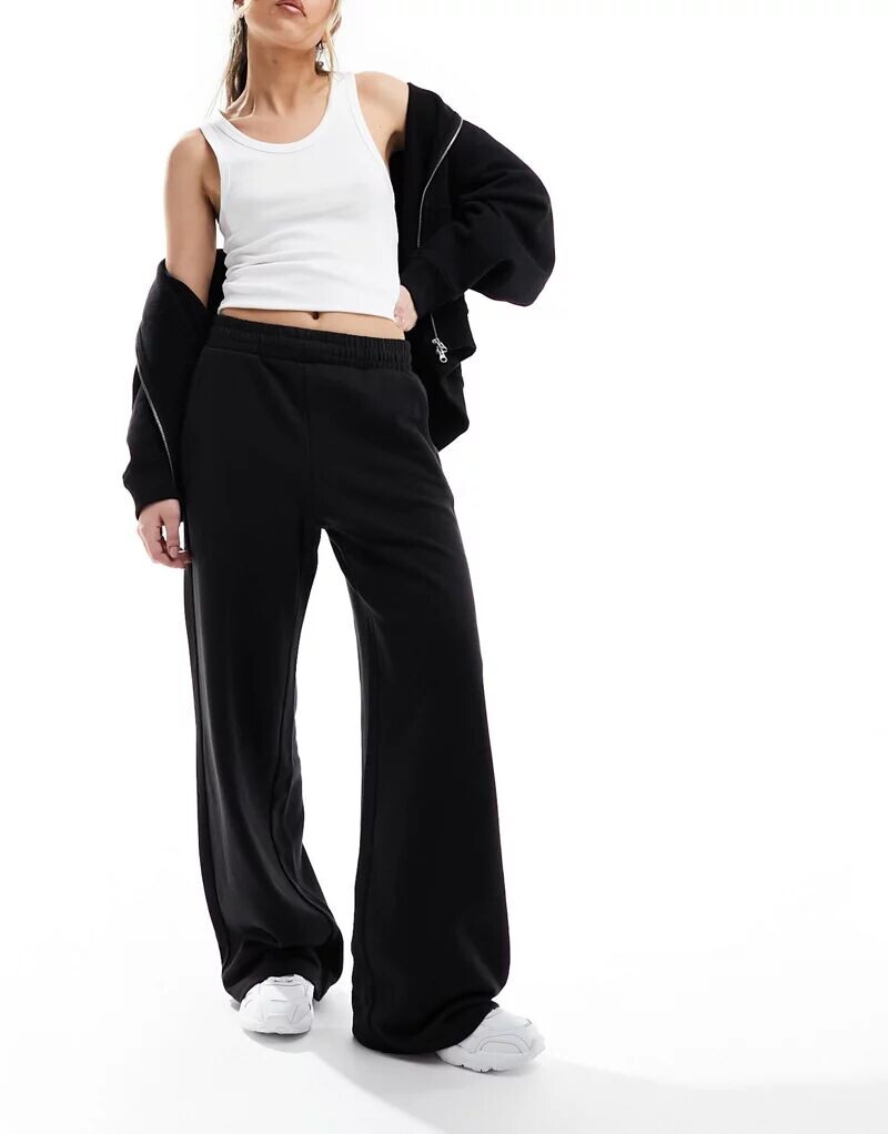 

Черные широкие джоггеры Bershka