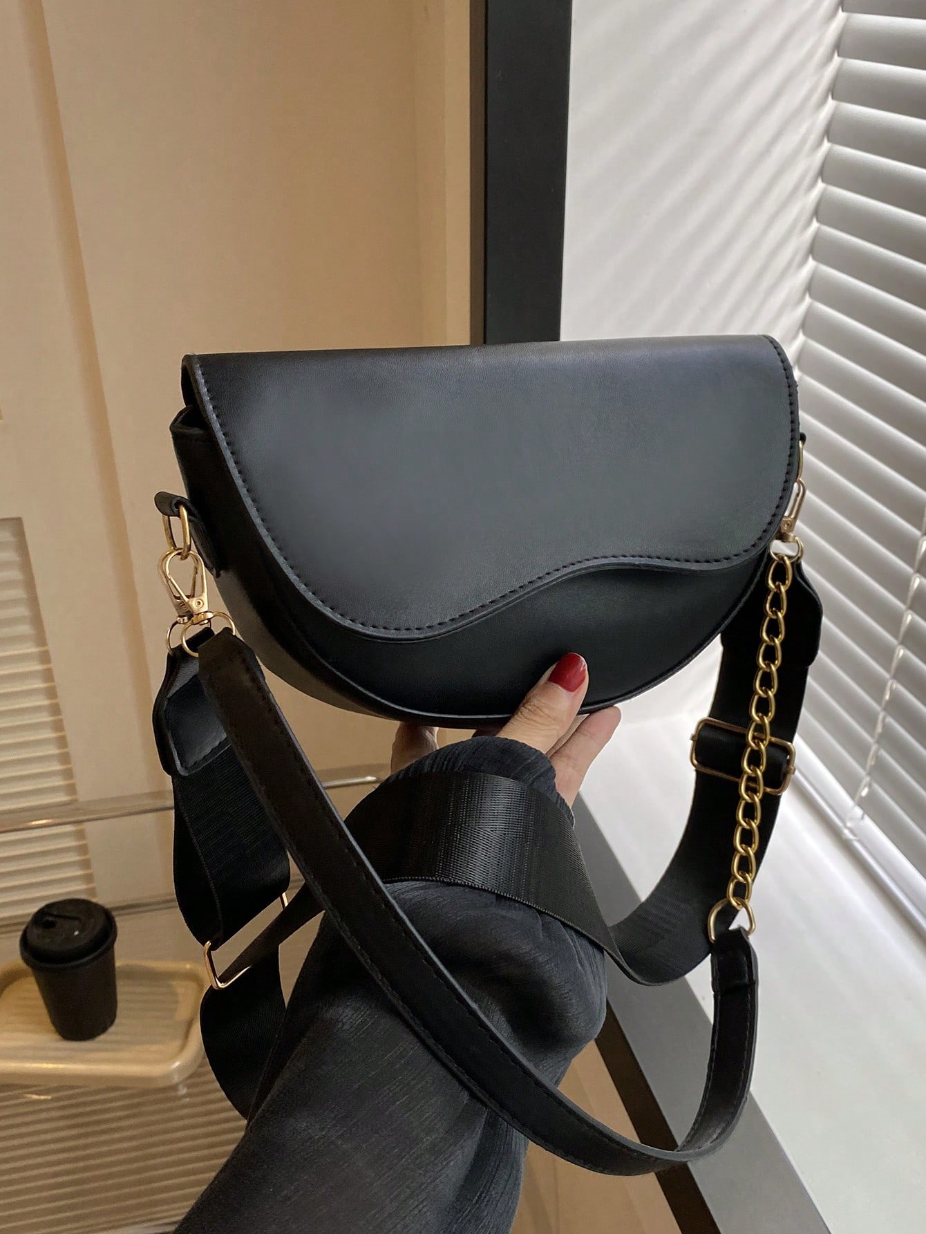 Модная сумка на одно плечо с отделкой из золотой фольги с буквами, черный женская сумка через плечо из пу кожи с металлической цепочкой 120 см
