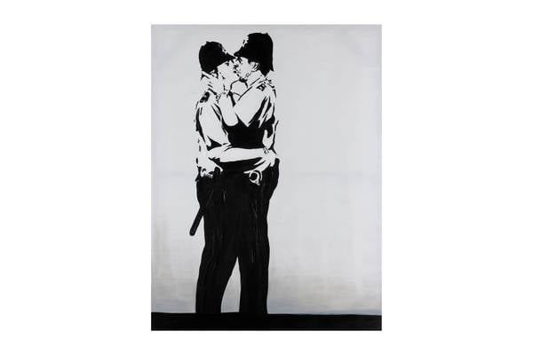 

Картина KUNSTLOFT handgemalt Banksy's Police Kiss, черно-белый