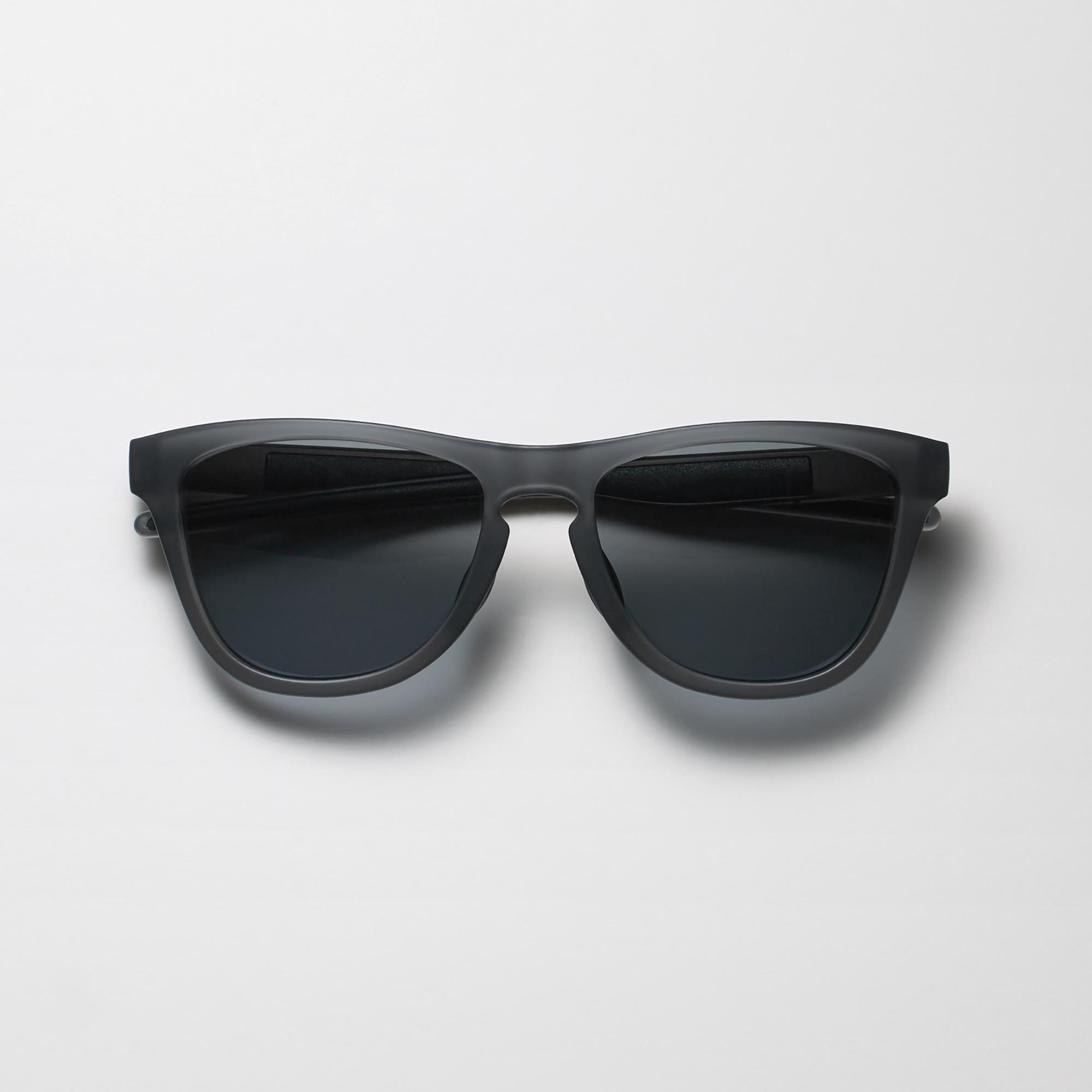 

Спортивные солнцезащитные очки веллингтон UNIQLO, темно-серый