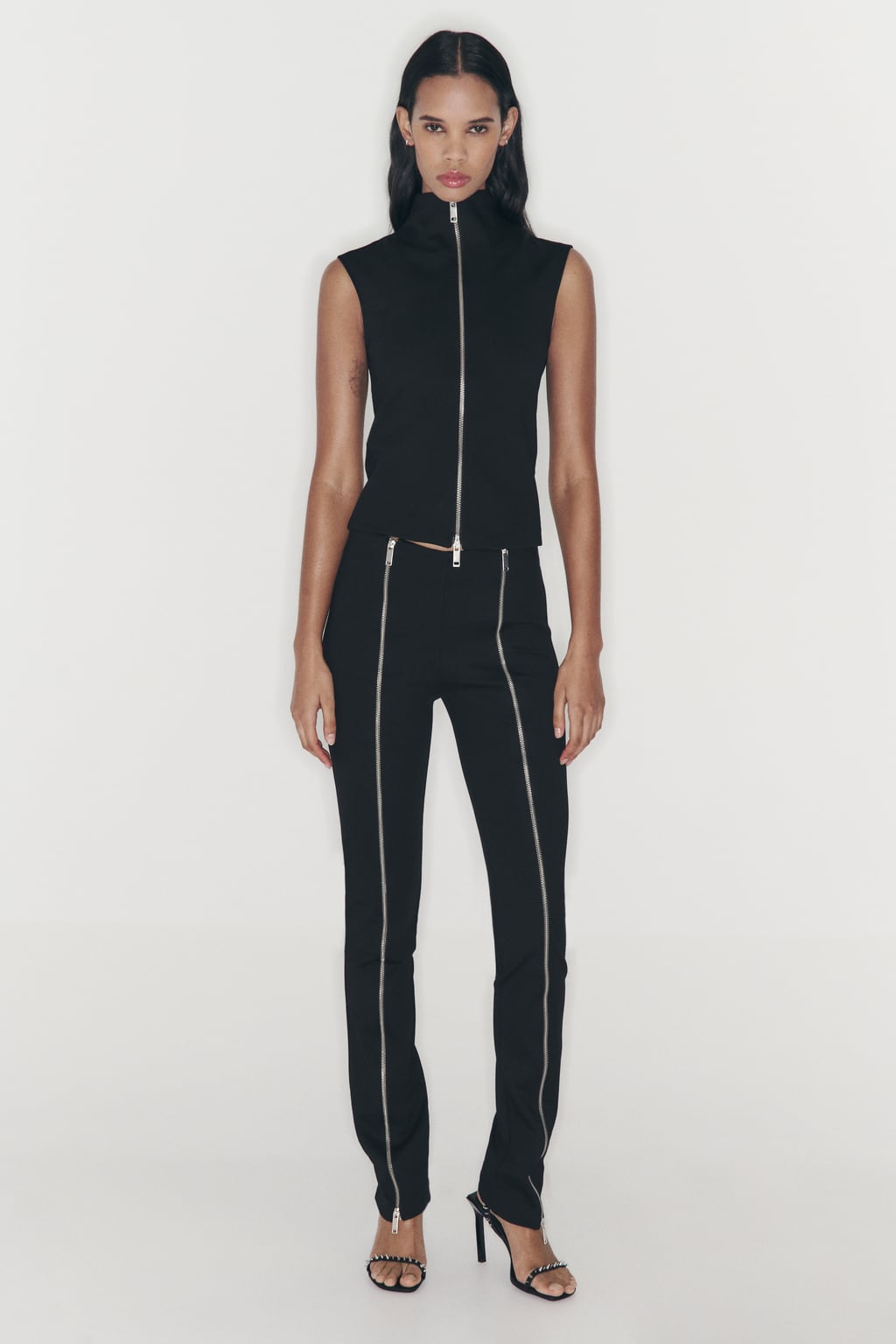 

Эластичные леггинсы на молнии ZARA, черный