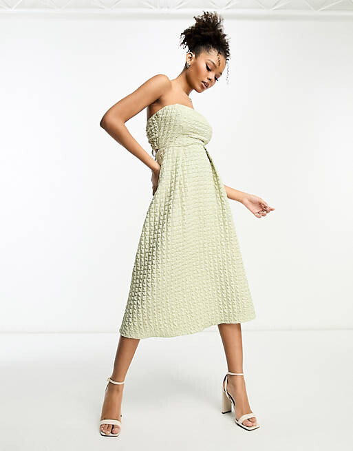 

Текстурированное платье миди миди с вырезом-бандо и завязками ASOS DESIGN