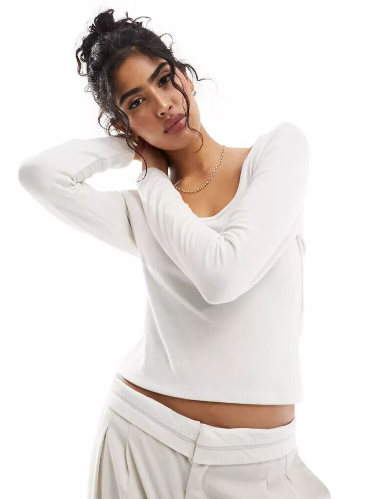 

Белый трикотажный топ для отдыха с длинными рукавами и воротником-лодочкой Abercrombie & Fitch