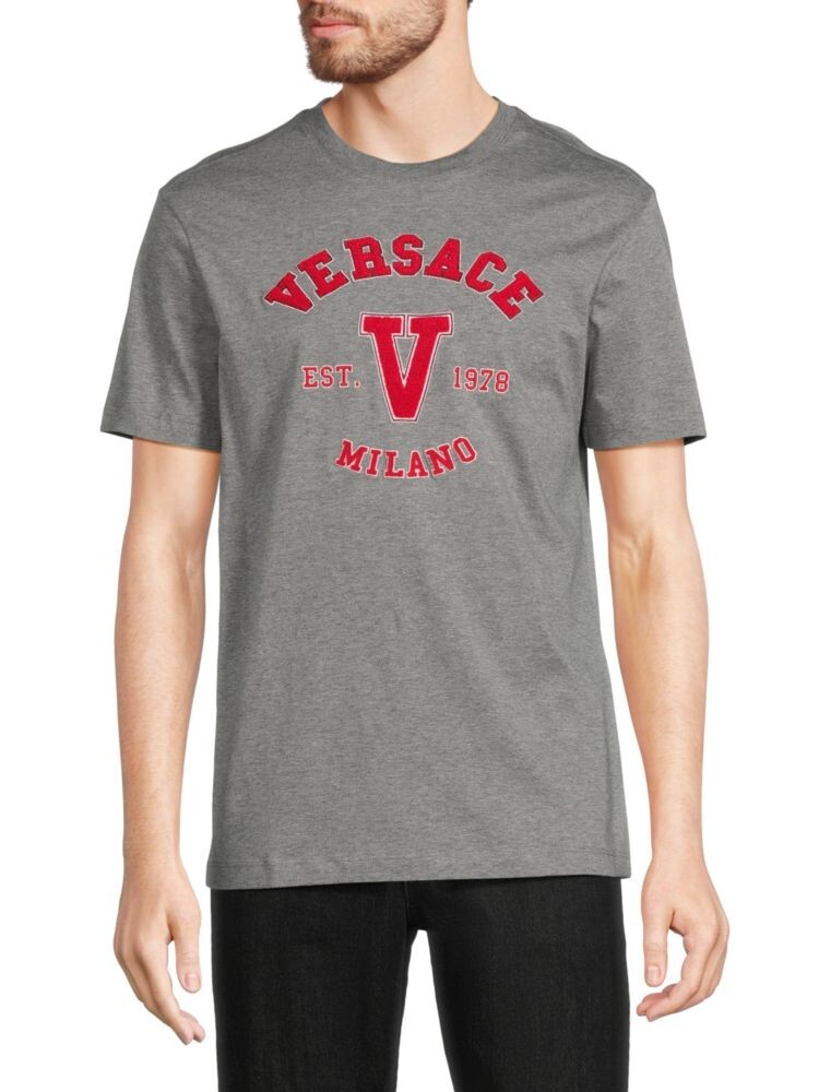 

Футболка с круглым вырезом и логотипом колледжа Versace, цвет Medium Grey