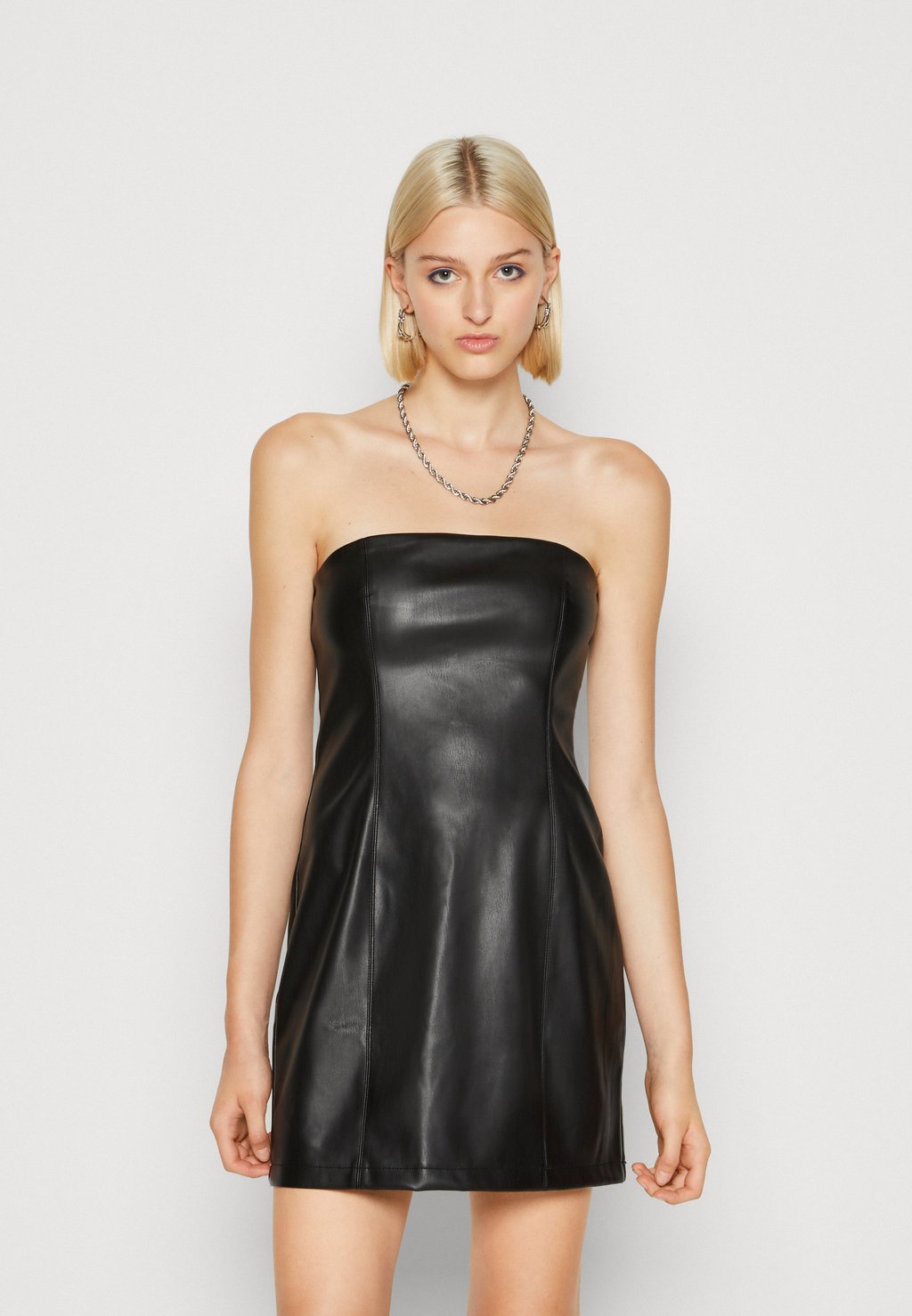 цена Элегантное платье Mini Tube Dress Gina Tricot, черный