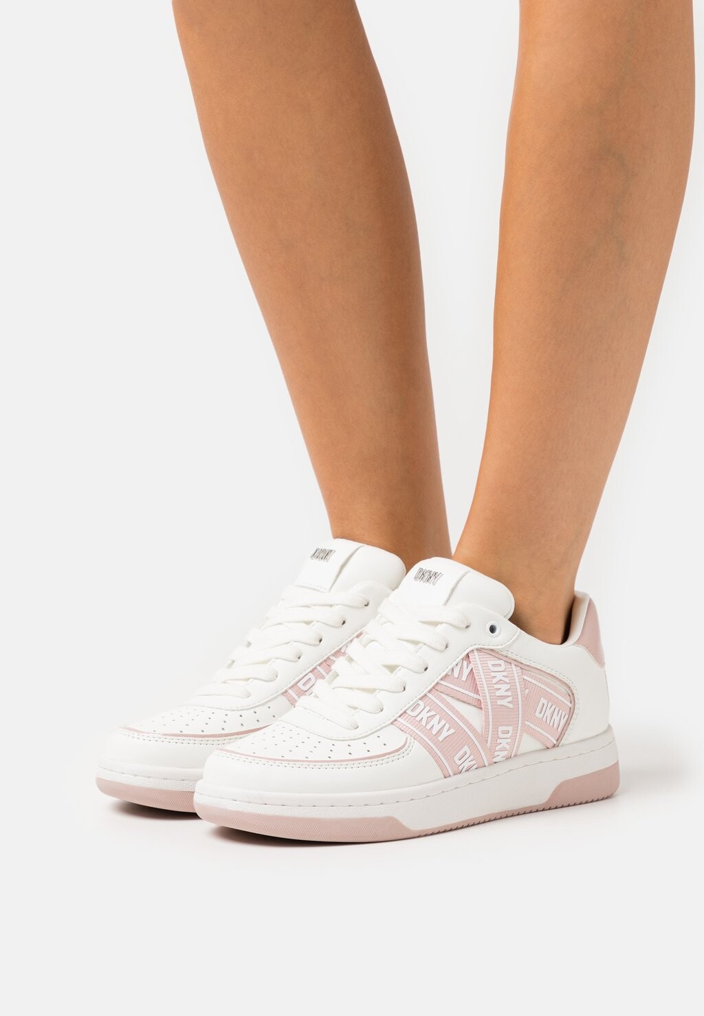 

Кроссовки DKNY
