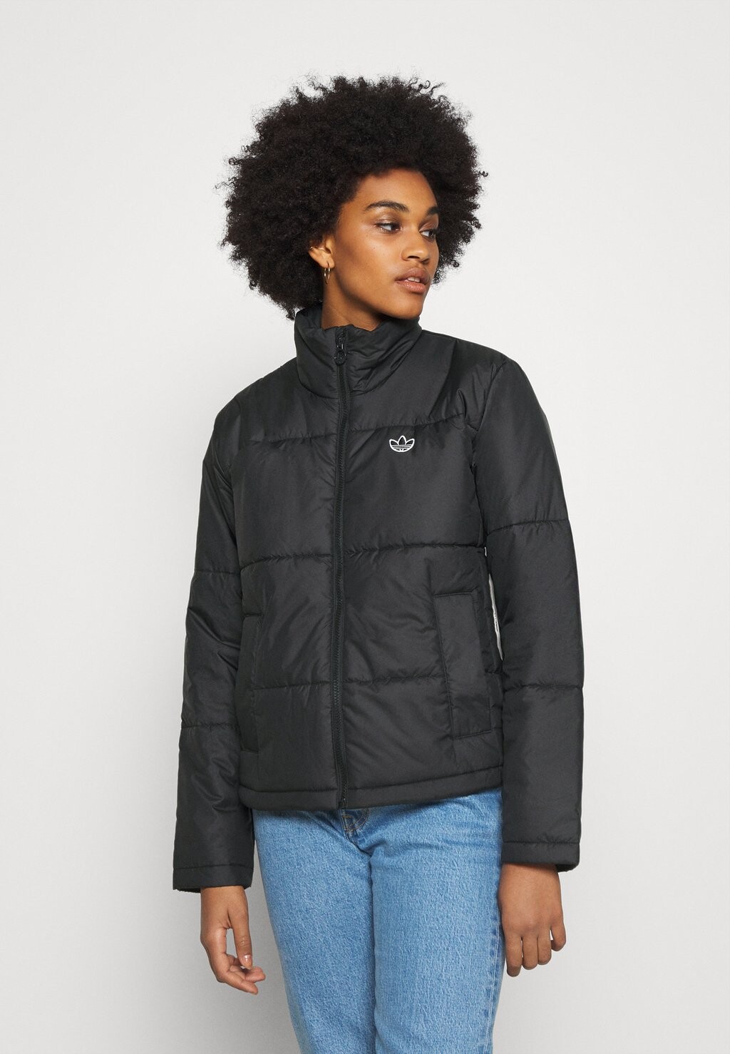 

Куртка для отдыха adidas Originals КОРОТКАЯ ПУФФЕРНАЯ КУРТКА, черный