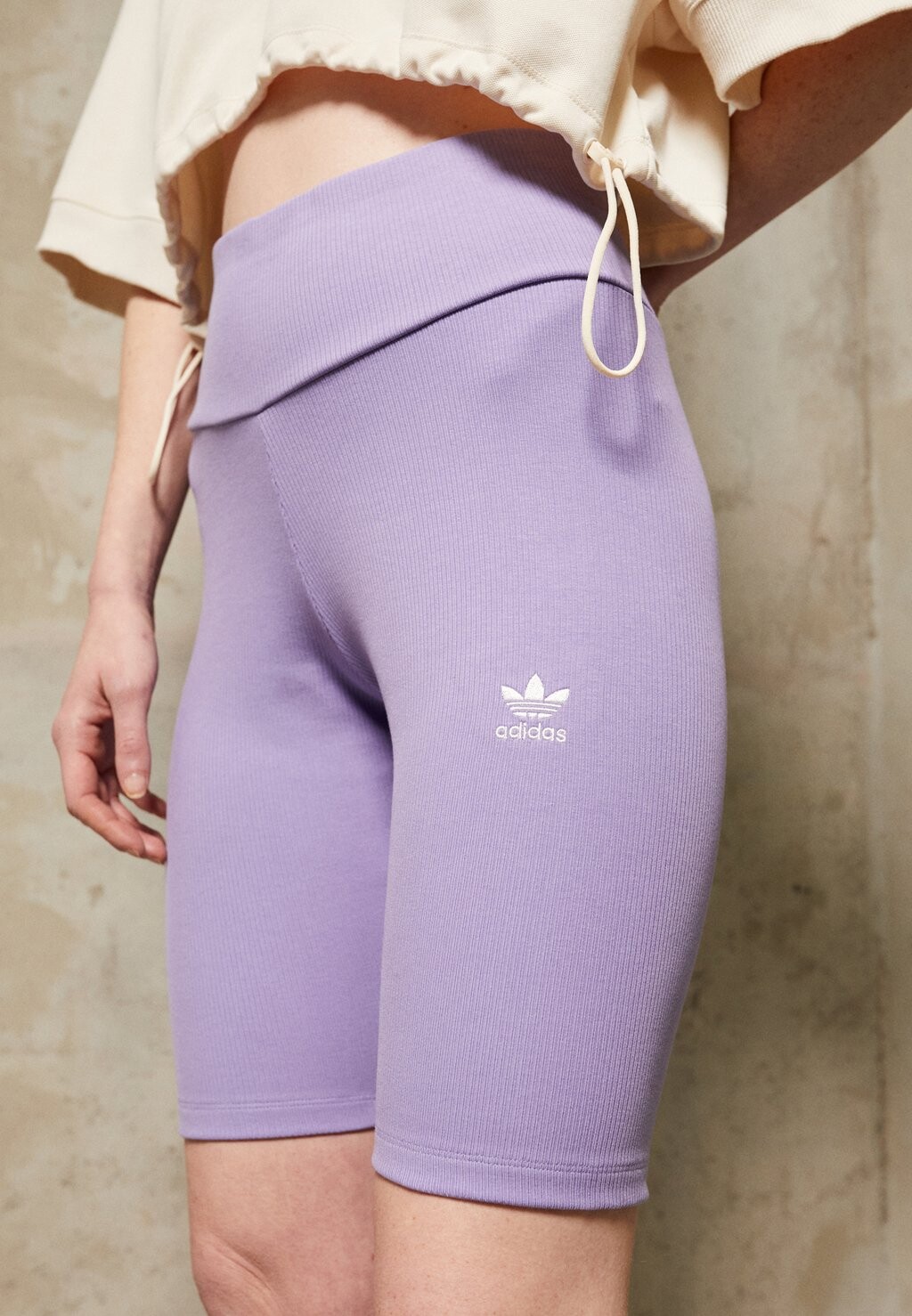 

Шорты adidas Originals