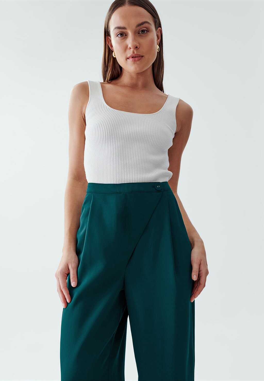 

Брюки Lore Tuck THE FATED, цвет dark green