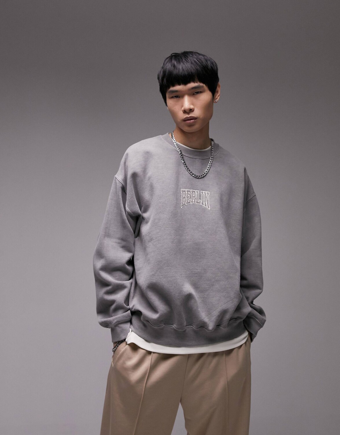 

Черная толстовка оверсайз Topman с вышивкой Berlin