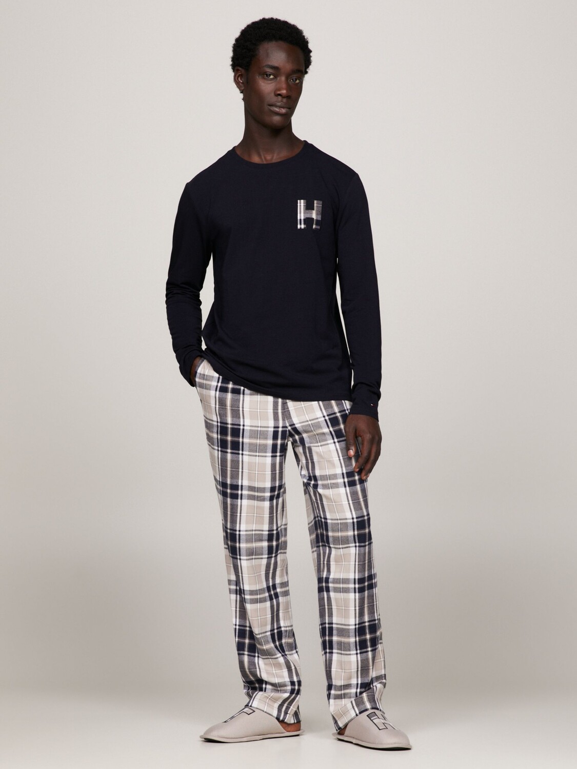 

Подарочный набор Пижама и тапочки Tommy Hilfiger, небо пустыни/тартан