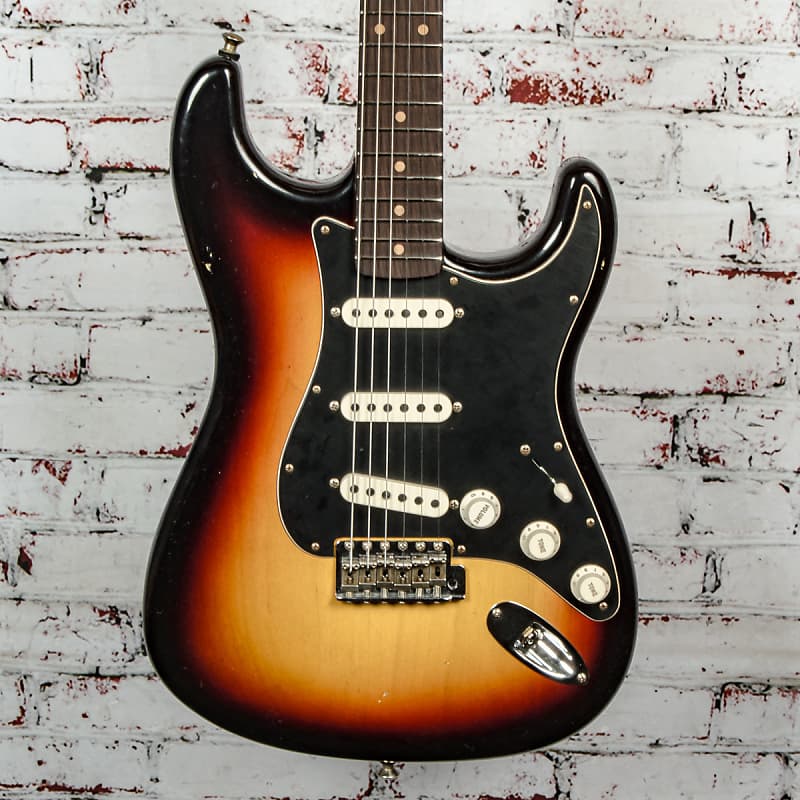 Электрогитара Fender - B2 Postmodern Strat - Electric Guitar - Journeyman Relic - Rosewood Fingerboard - 3-Color Sunburst - w/ Deluxe Hardshell Case - x6649