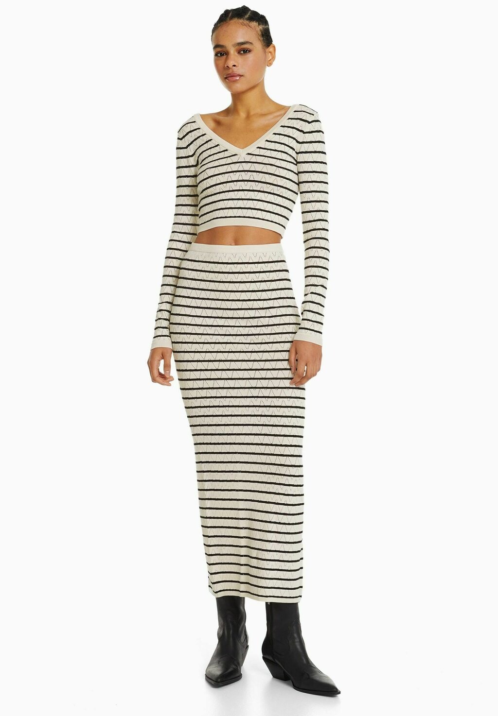 

Свитер Bershka, бежевый