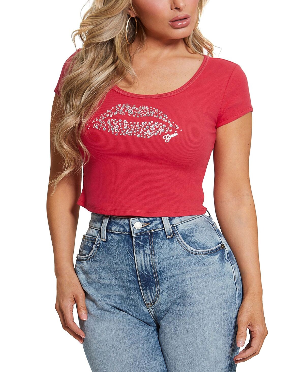 

Женская укороченная эко-футболка со стразами и губами GUESS