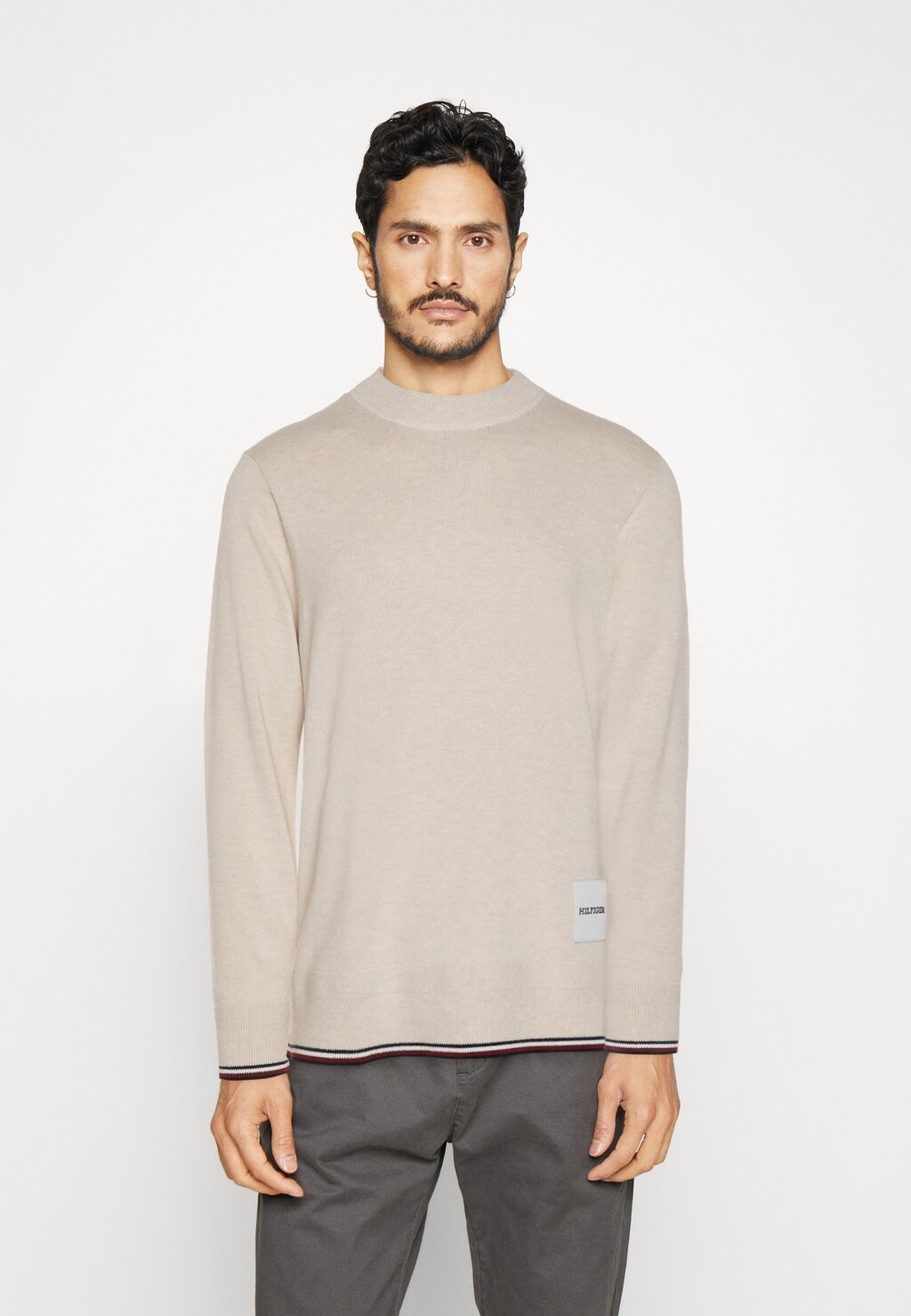 

Свитер MONOTYPE TIPPED CREW NECK Tommy Hilfiger, состаренный белый вереск