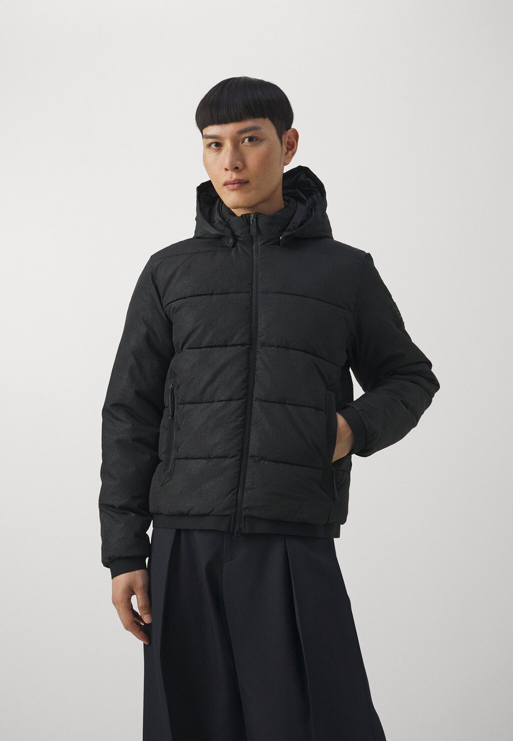

Зимняя куртка EA7 Emporio Armani, черный