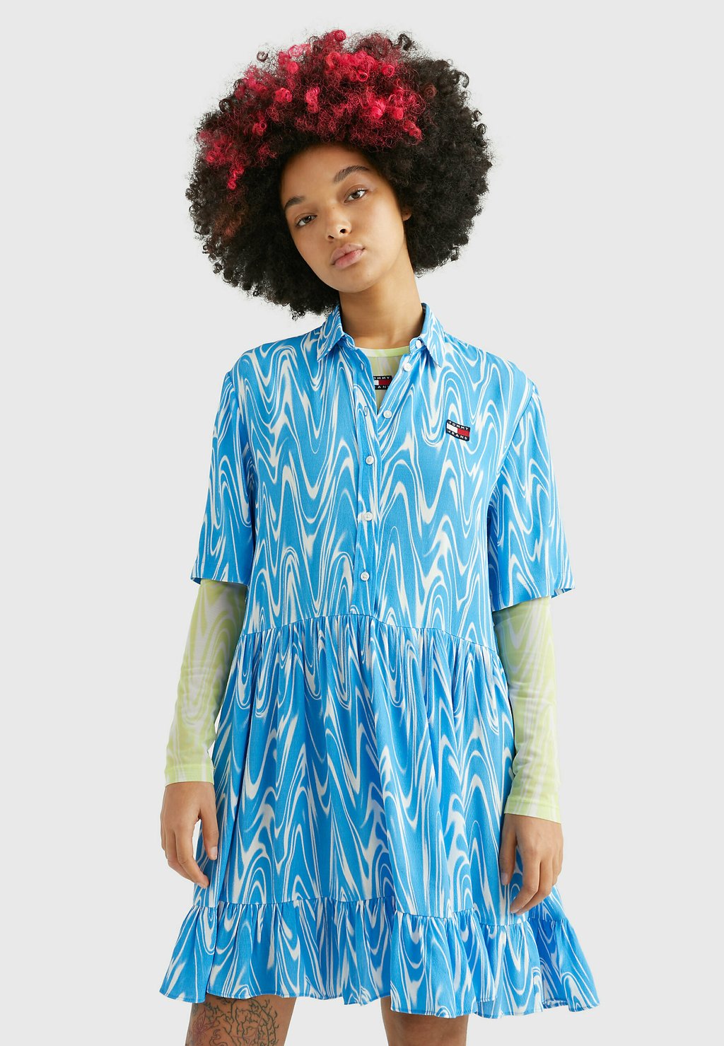 Классическая рубашка Tommy Jeans SWIRL PRINT, синий психоделический принт ripndip psychedelic garden