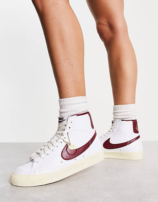 

Бело-бордовые кроссовки Nike Blazer Mid '77, Красный