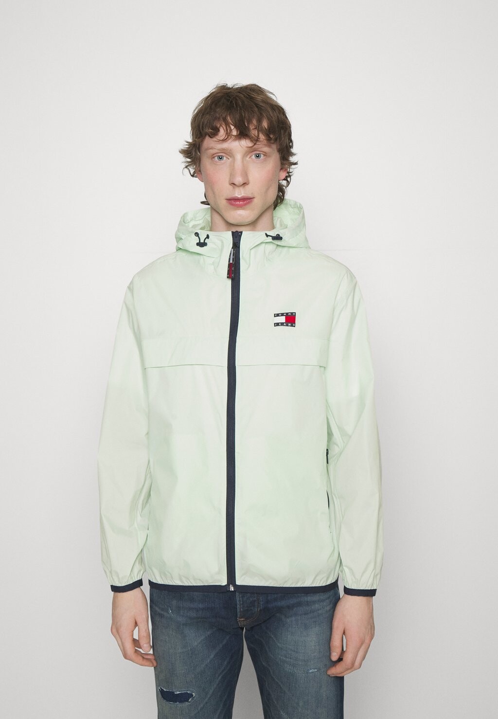 

Ветровка PACKABLE TECH CHICAGO ZIPTHRU Tommy Jeans, мятный