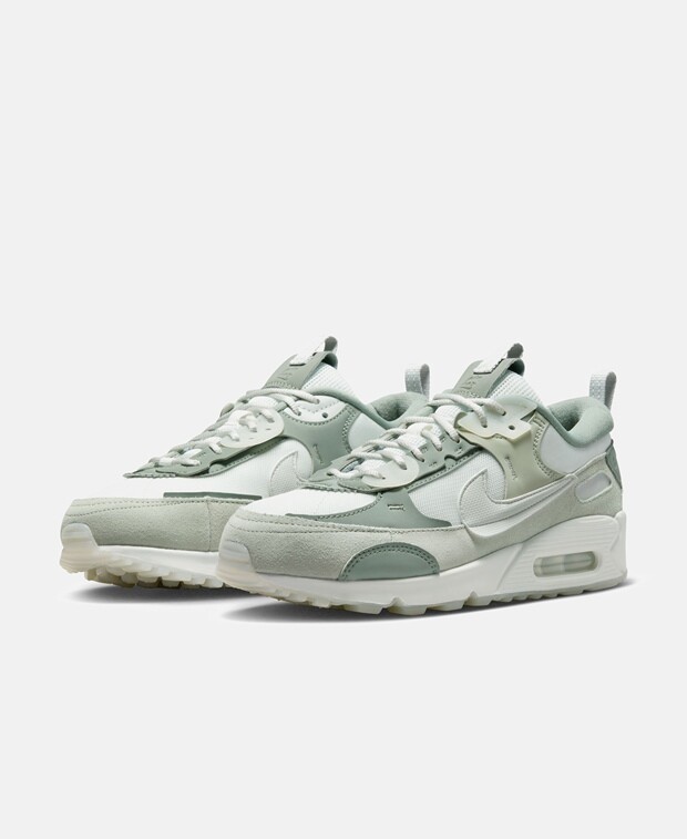 

Кроссовки Nike, шерсть белый