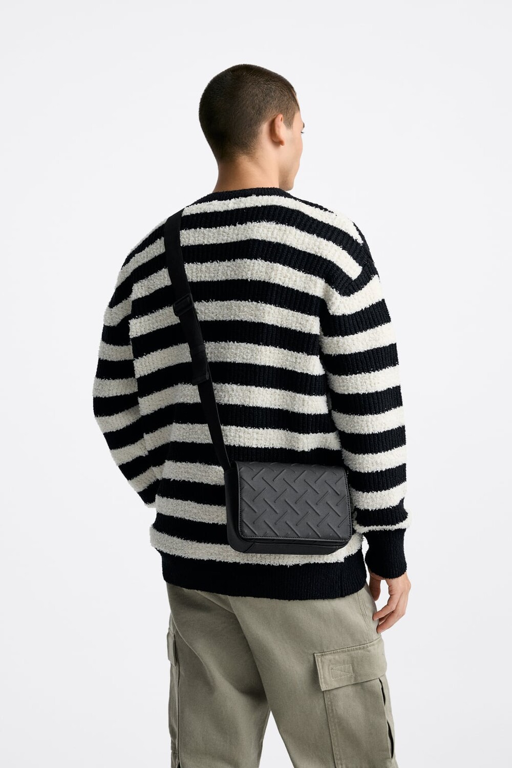

Прорезиненная сумка через через плеч ZARA, черный
