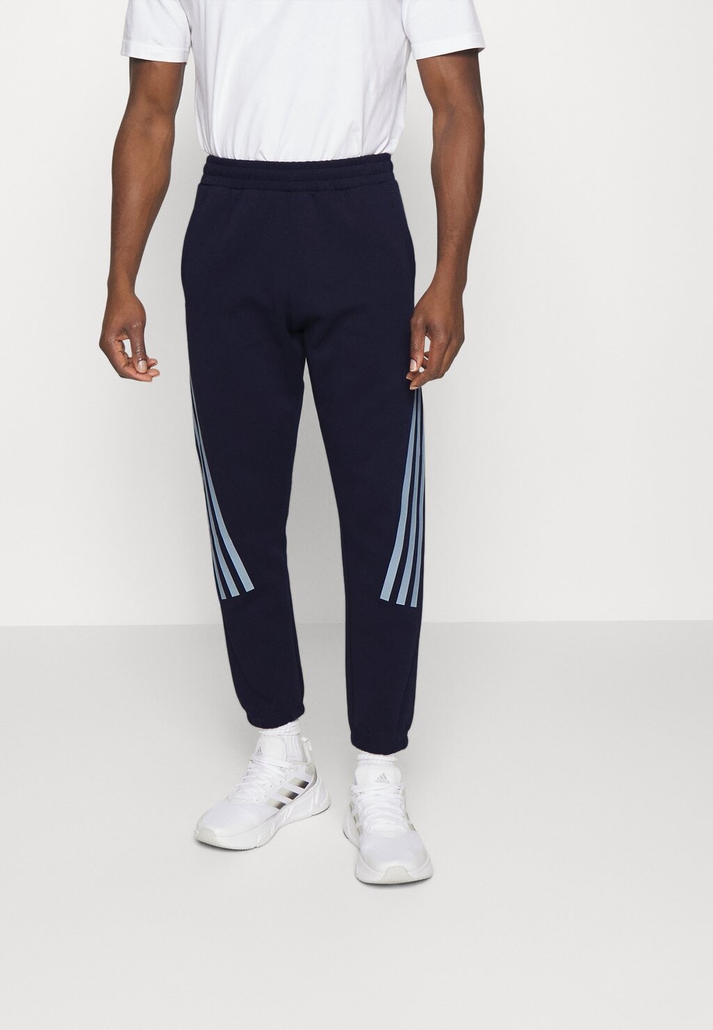 

Спортивные брюки Adidas