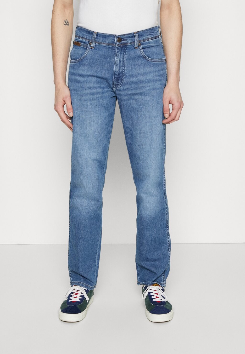 

Джинсы прямого кроя Wrangler