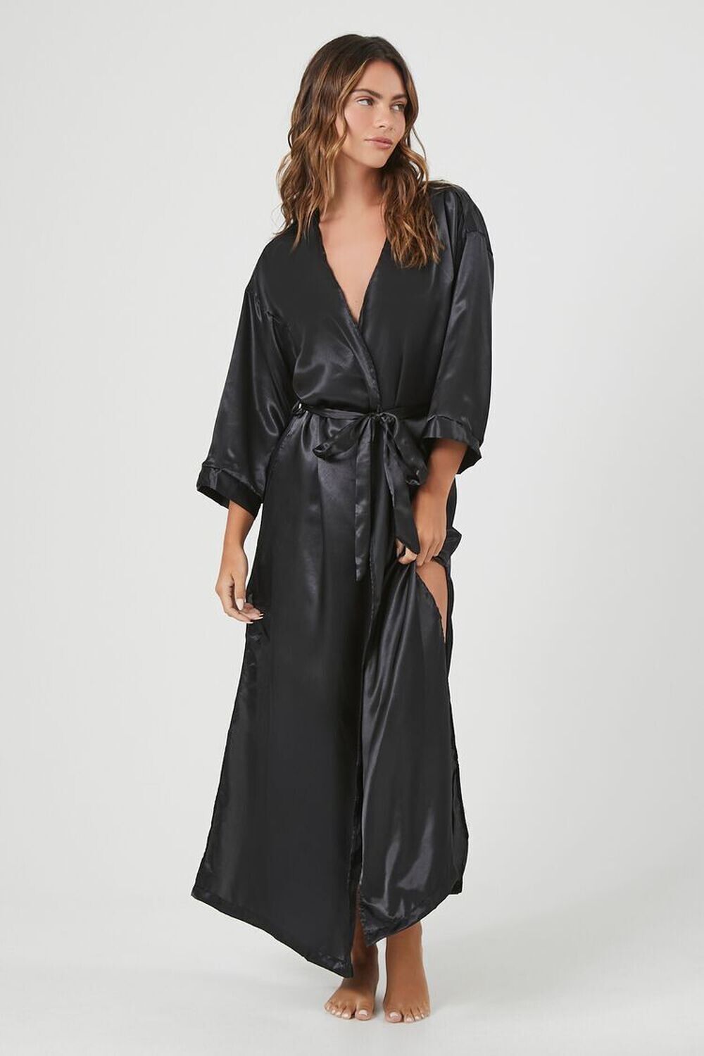 

Атласный длинный халат Forever 21, черный