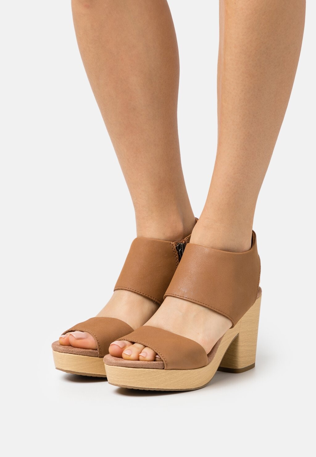 

Босоножки на каблуке TOMS