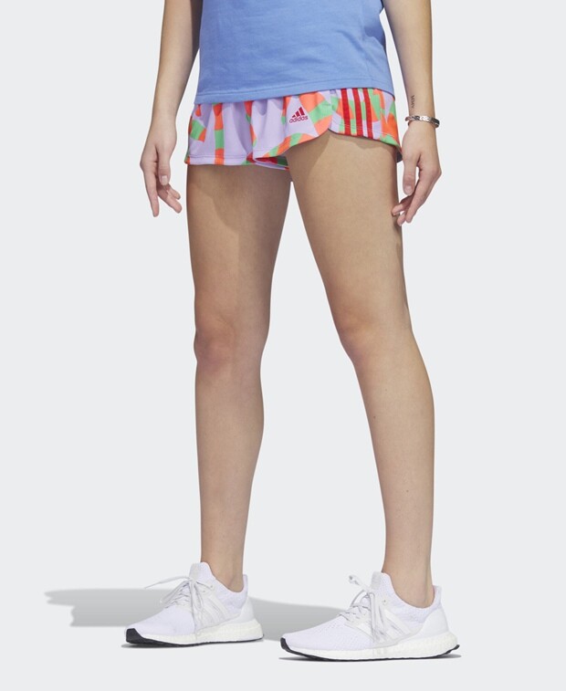

Тренировочные шорты adidas Sportswear, фиолетовый
