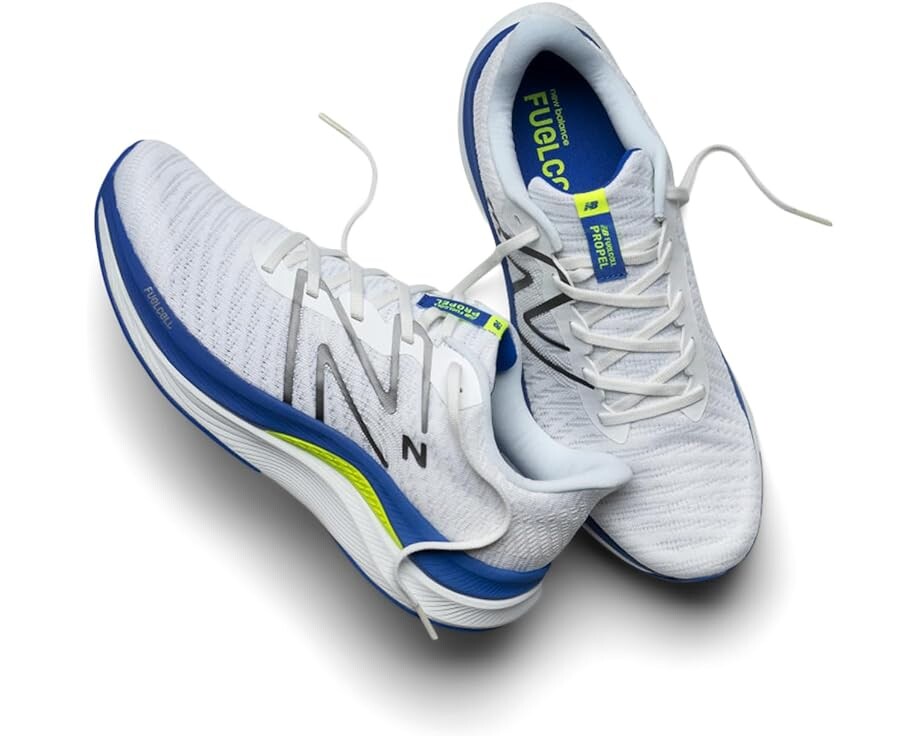 

Кроссовки New Balance FuelCell Propel v4, цвет White/Marine Blue
