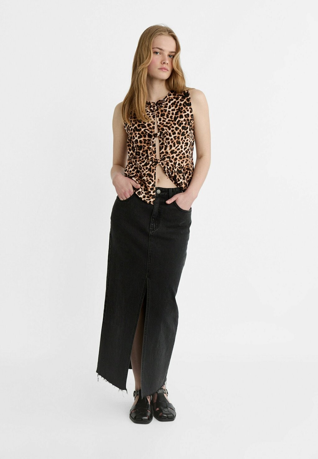 

Блузка Leopard With Ties Stradivarius, бежевый