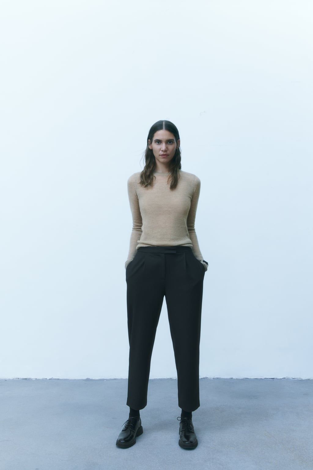 

Брюки с напуском и защипами ZARA, серый