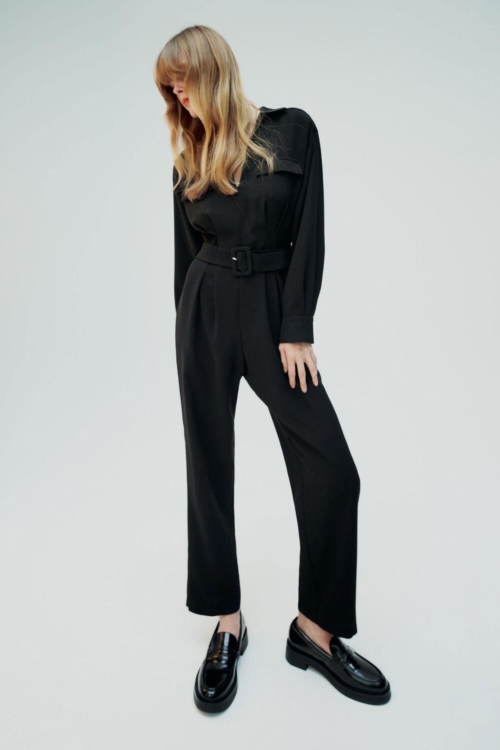 

Комбинезон из крепа с поясом ZARA, черный