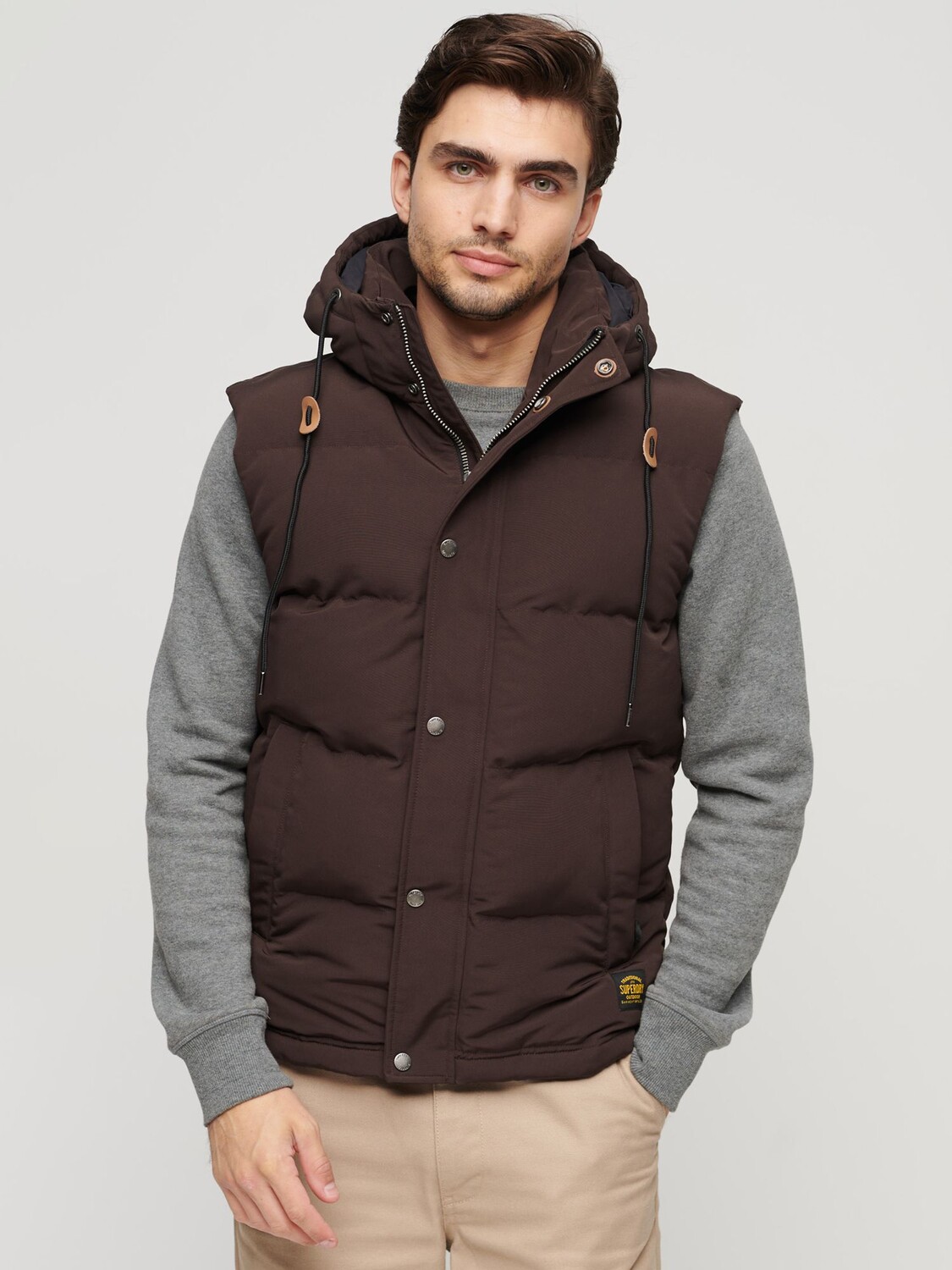 

Пуховик Everest с капюшоном Superdry, темно коричневый