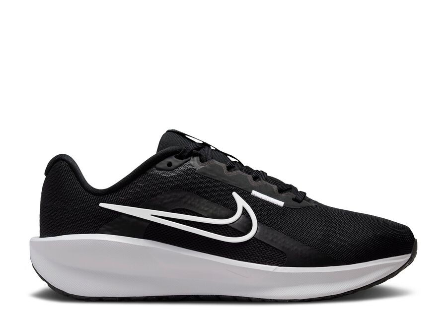

Кроссовки Nike Wmns Downshifter 13 Extra Wide 'Black White', черный