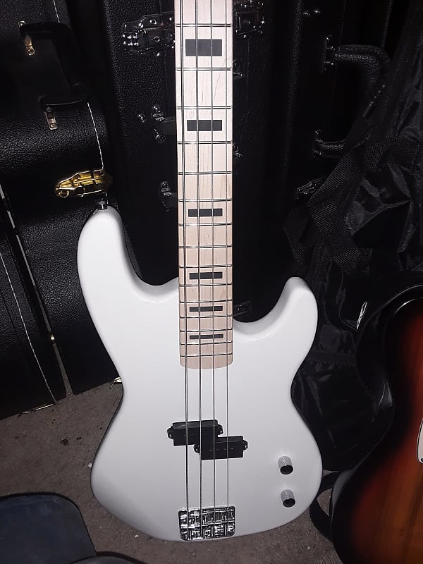 Басс гитара Glarry GP Electric Bass Guitar Without Pickguard White фото