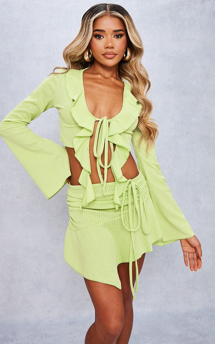 

PrettyLittleThing Укороченный топ с текстурой цвета шартрез и рюшами спереди