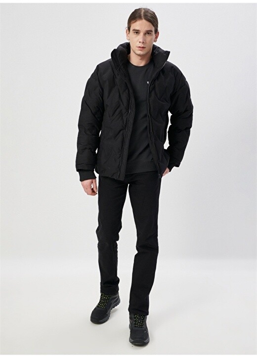 

Черный мужской пуховик Regular Fit Wrangler