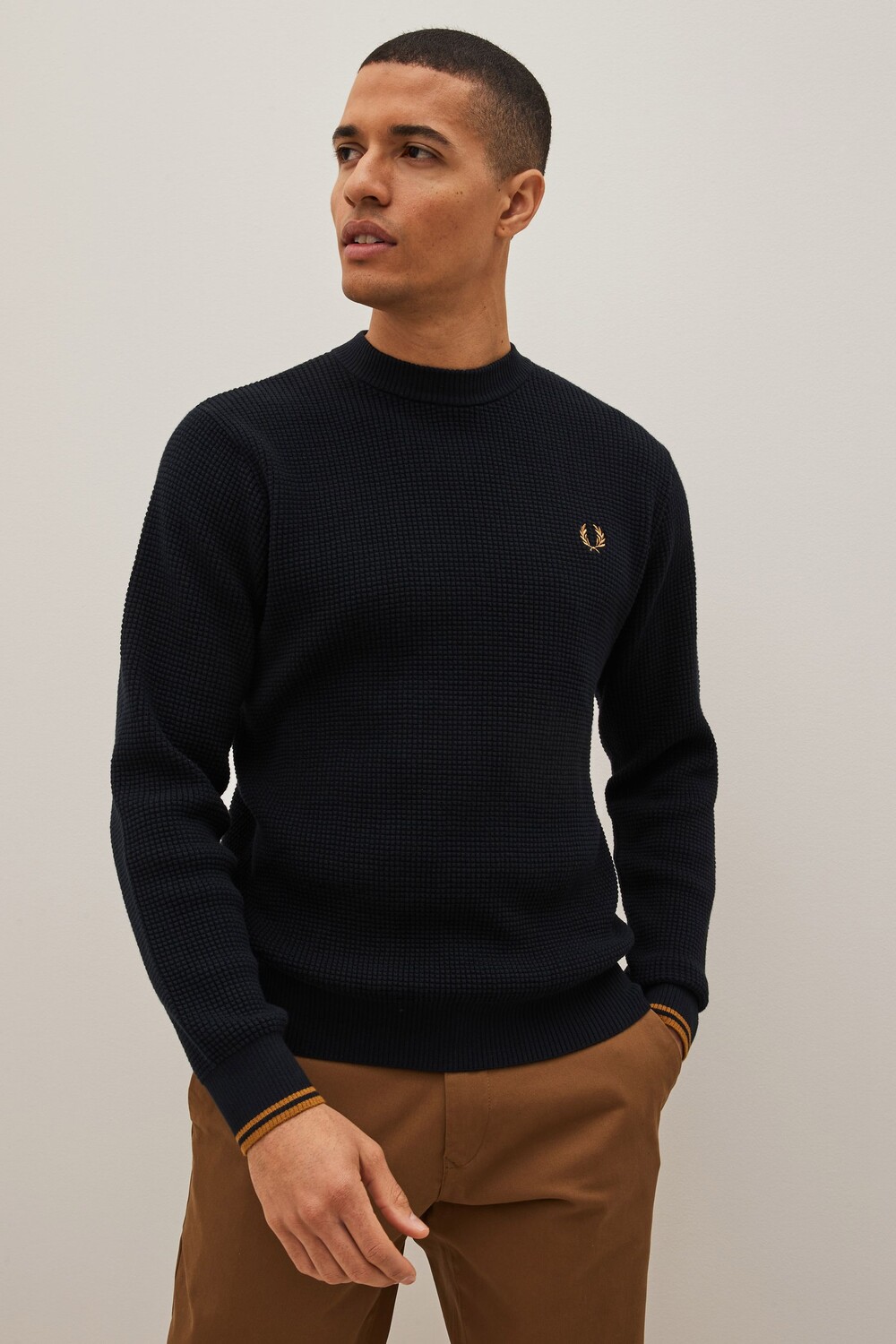 

Свитер с круглым вырезом и вафельной строчкой Fred Perry, черный