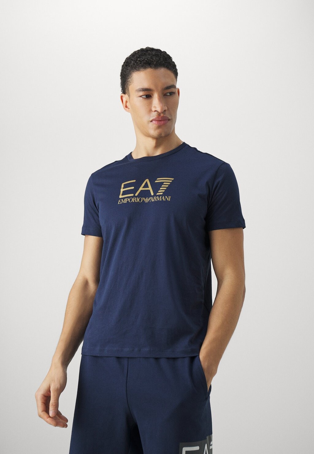 

Футболка с принтом EA7 Emporio Armani, темно-синий