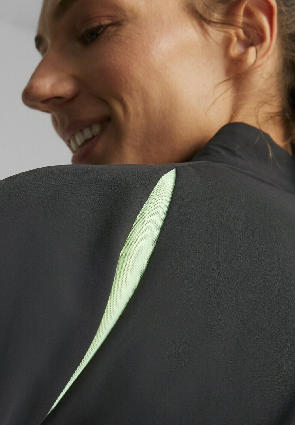

Беговая куртка Puma, черный